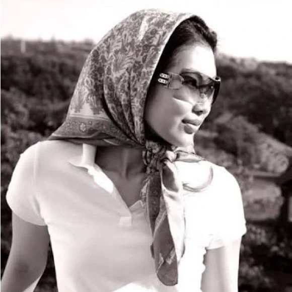 VTG Silk 34" Scarf Nina Ricci Paris Floral Roses‎ Cream Peach Mosaic Head Scarf - Picture 8 of 9